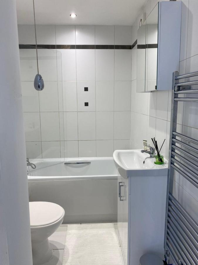 Central Leeds Townhouse With Private Roof Garden Sleeps 4 外观 照片