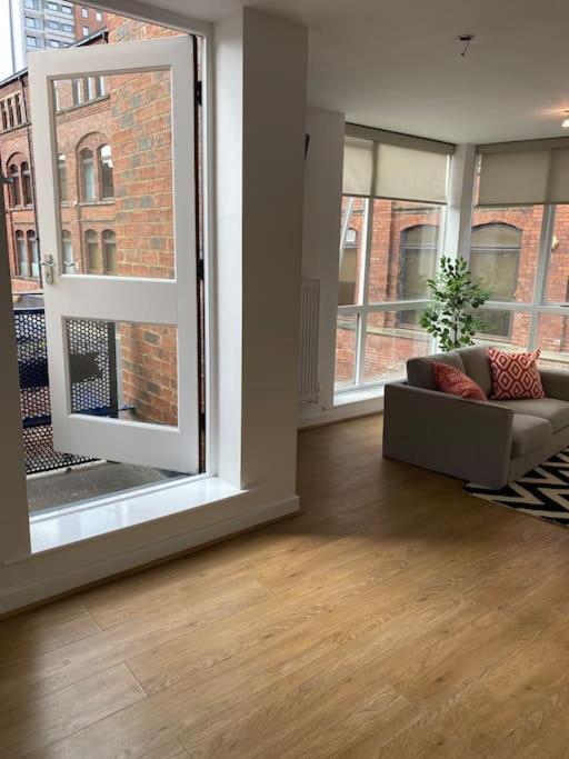 Central Leeds Townhouse With Private Roof Garden Sleeps 4 外观 照片