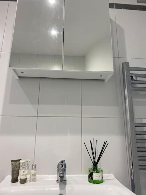 Central Leeds Townhouse With Private Roof Garden Sleeps 4 外观 照片