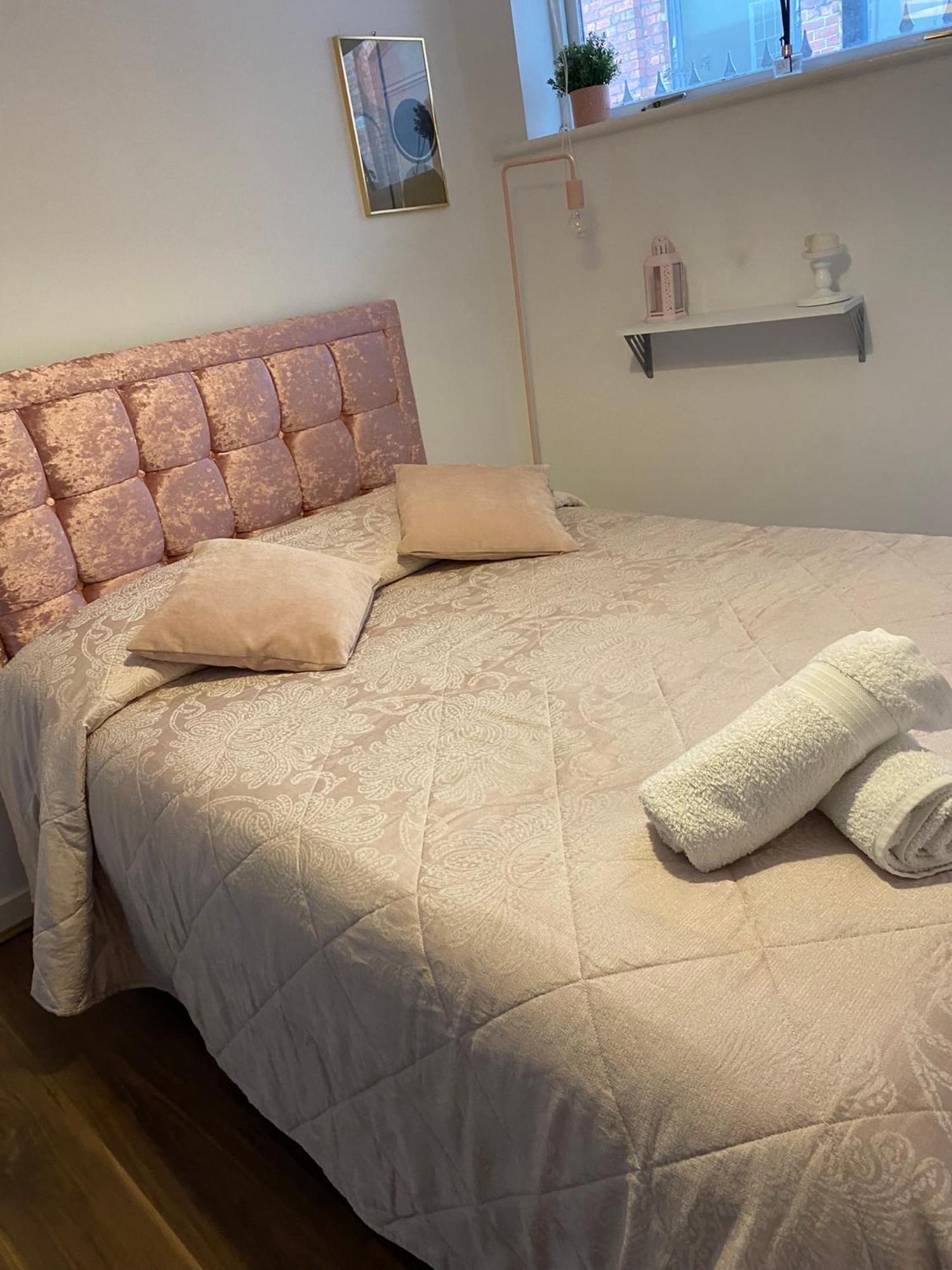 Central Leeds Townhouse With Private Roof Garden Sleeps 4 外观 照片