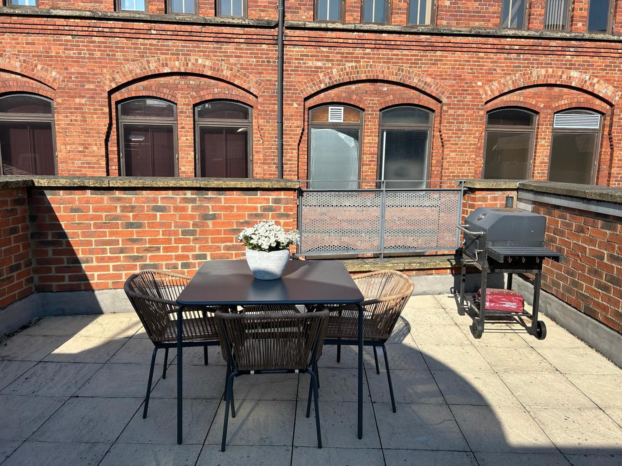 Central Leeds Townhouse With Private Roof Garden Sleeps 4 外观 照片